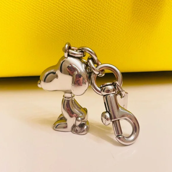 Coach x Peanuts Snoopy Keychain/ Bag Charm - Picture 11 of 16